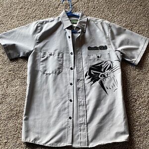 🖤 Men's Gray Short-Sleeve Button-Down Shirt with Graphic Detail